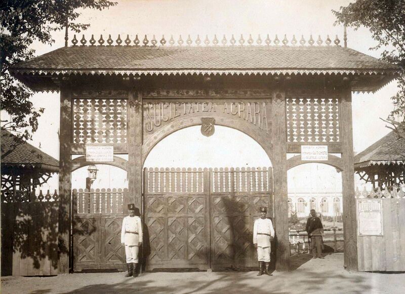 File:Intrarea la pavilioanele Expoziţiei Agare din Bucureşti.jpg