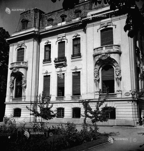 File:Scoala de Literatura si Critica Literara 'Mihai Eminescu' din bd. Kiseleff.1952.jpg