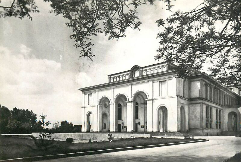 File:Teatrul de opera si balet 1958.jpg