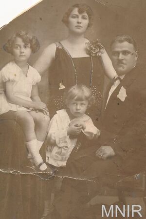 Dumitru Dinu patronul hotelului cu același nume.jpg