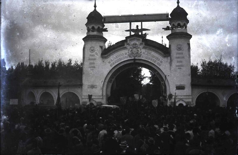 File:Vedere asupra Porții celei Mari.jpg