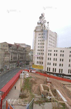 Ruinele fostului Teatru National de pe Calea Victoriei 2004.3.jpg