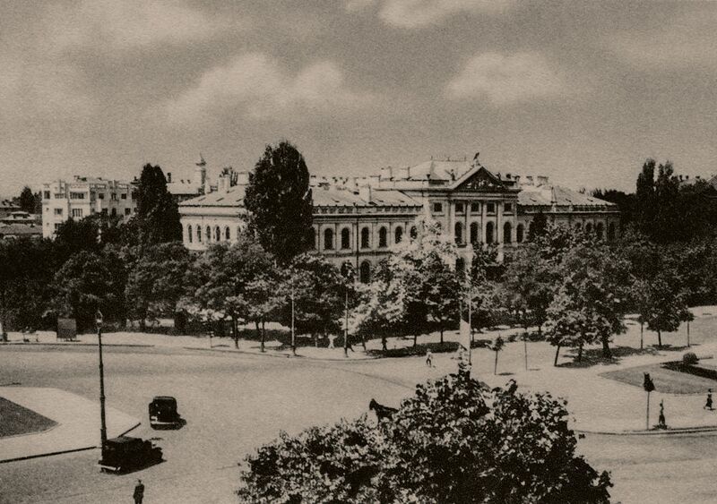 File:1925 Piața Victoriei si cladirea Muzeului de Istorie Naturală, cca 1925.jpg