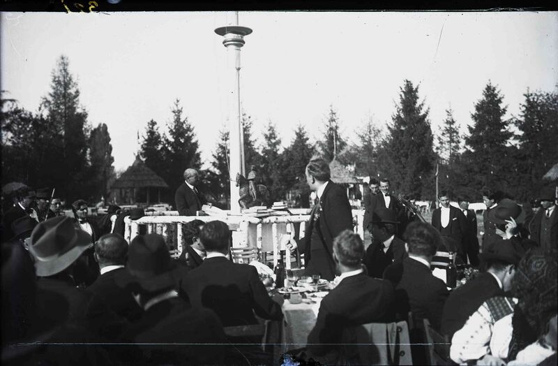 File:Cuvântări ale oficialităților cu ocazia deschiderii Expoziției-Târg, la Restaurantul Gib.jpg