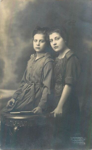 File:Franz Mandy & Etienne Lonyai Bucuresti 2 1920`s.jpg