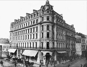 1930Hotel Louvre şi Cafeneaua Royal.jpg