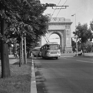 Arcul de Triumf 1 1972.jpg