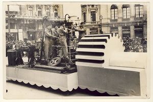 Car alegoric în cadrul Lunei Bucureştilor 1935.jpg