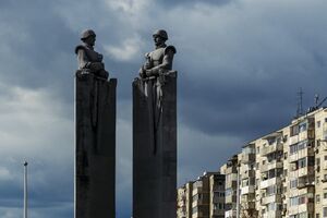 Monumentul Eroilor militari romani cazuti la datorie 02 2017.jpg
