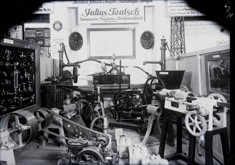 File:Standul Turnătoriei, fabricii de mașini și metalurgie Julius Teutsch din Brașov.jpg