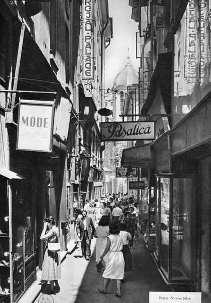 File:Pasajul Selari Willy Pragher in 1942.jpg