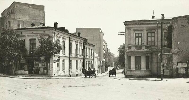 File:Strada Știrbei Vodă la intersecția cu strada Ion Câmpineanu 193x.jpg