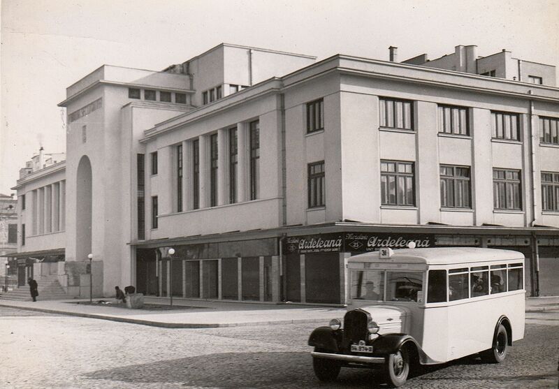 File:1938 Palatul primariei sectorului de galben(Piata Amzei).jpg