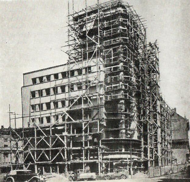 File:Adriatica in momentul constructiei (structura din schelet metalic) 1935.jpg