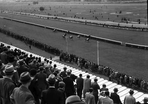 1941 Mai Hipodrom Baneasa 001.jpg