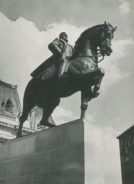 File:Regele Carol monument 1939.jpg