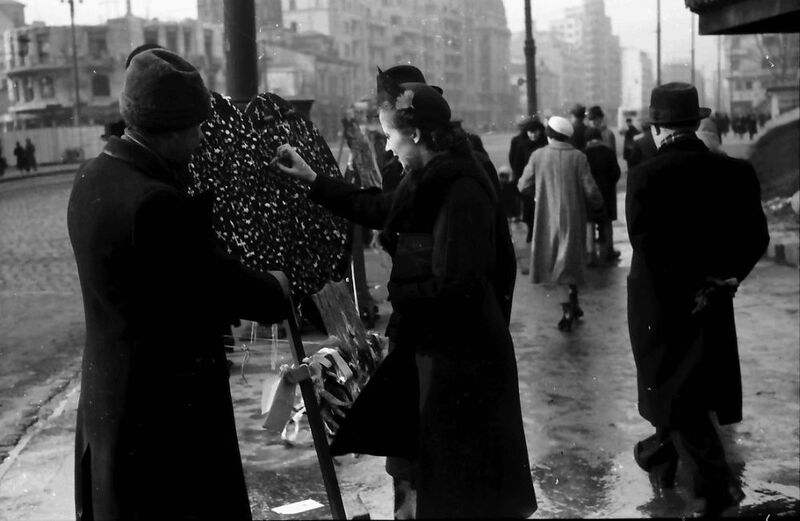 File:1940 101 Martisoare Stand Boulevard Bratianu.jpg