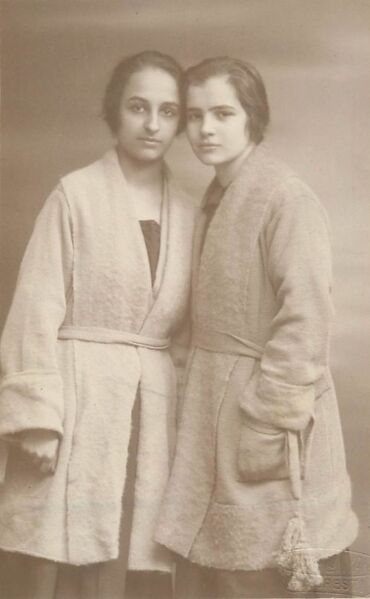 File:Franz Mandy & Etienne Lonyai Bucuresti 1920`s.jpg