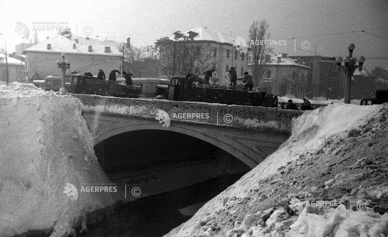 File:1954 podul Mihai Voda. IARNA ANUL 1954 8 1954-02-25.jpg