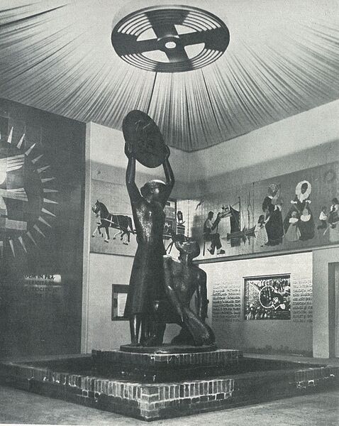 File:011 Pavilionul International.jpg