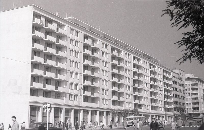 File:Bloc de locuințe în Piața de Flori (Bulevardul 1848) 1961 09.jpg